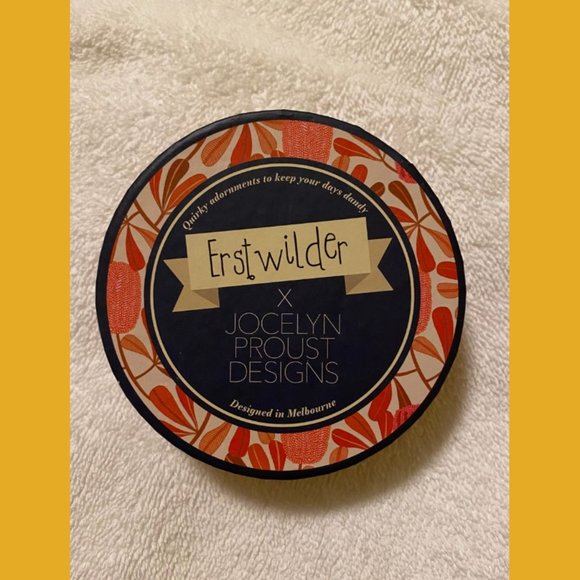 Erstwilder x Jocelyn Proust Designs GUMTREE ROYALTY Kookaburra Bird Brooch NIB - Picture 9 of 11